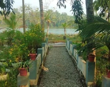 Dwaraka Munroe Apartment Kollam Exterior foto
