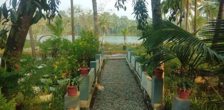 Dwaraka Munroe Apartment Kollam Exterior foto